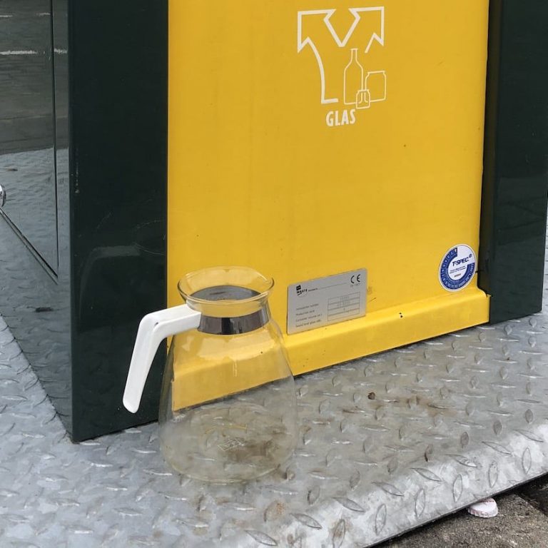 Koffiekan niet in de glasbak